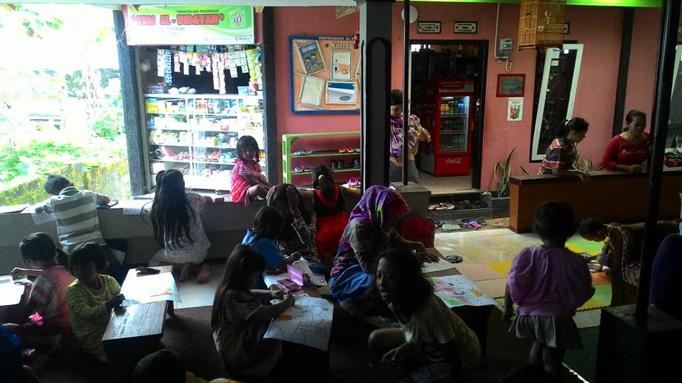 Kegiatan Minggu Ceria di TBM Al-Bidayah